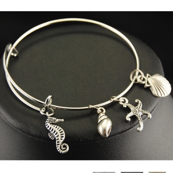 Jewelry - Silver Sea Horse Starfish Shellfish Charm Bracelet